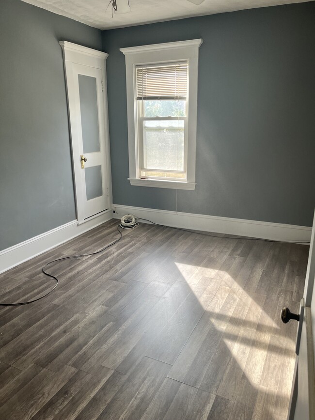 83 Nash Rd, Unit 2nd floor in New Bedford, MA - Building Photo - Building Photo