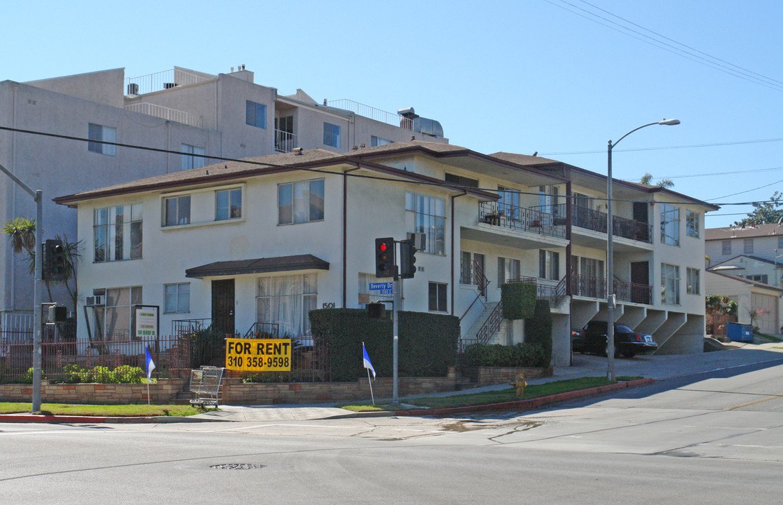 1501 S Beverly Dr in Los Angeles, CA - Building Photo