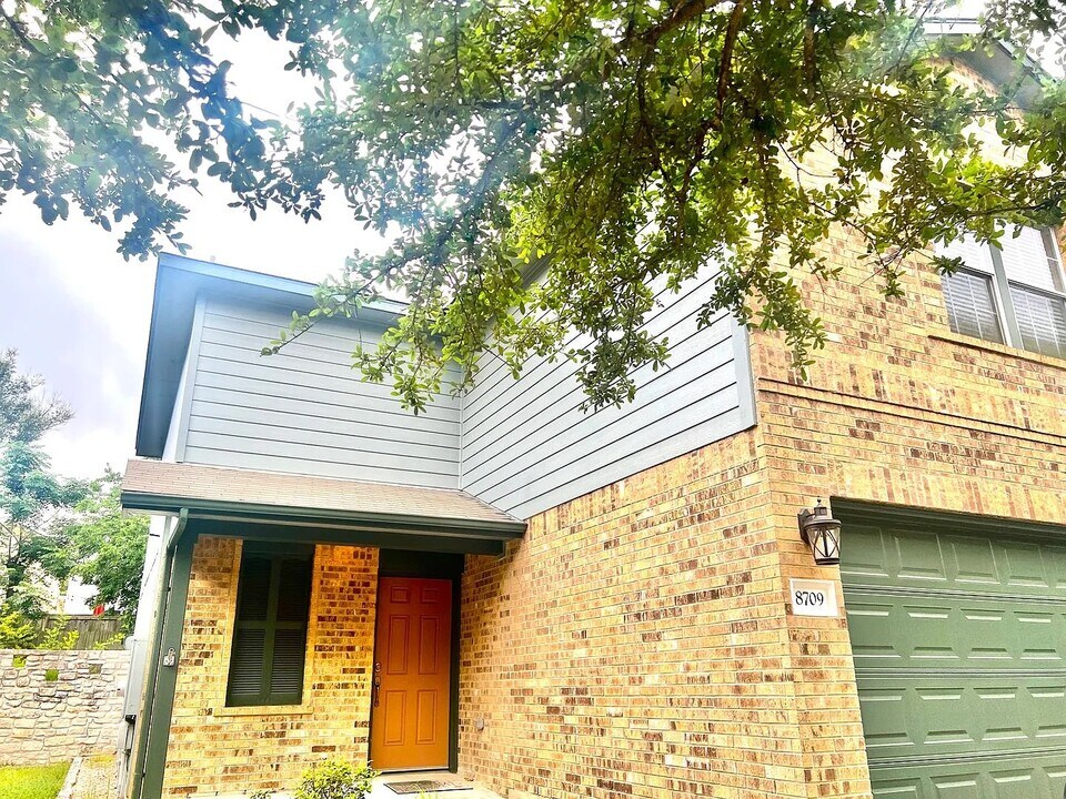8709 Davis Oaks Trail in Austin, TX - Building Photo