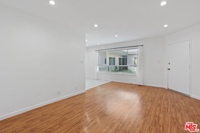 5468 Blackwelder St in Los Angeles, CA - Building Photo - Building Photo