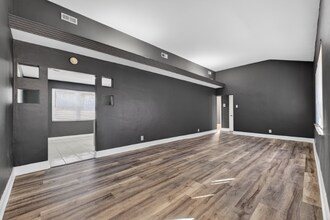 10235 Midland Blvd in St. Louis, MO - Building Photo - Building Photo