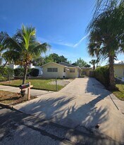 640 53rd St in West Palm Beach, FL - Building Photo