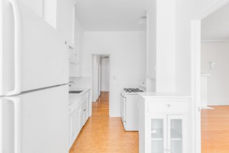 366 N Sierra Bonita Ave, Unit 104 in Los Angeles, CA - Building Photo - Building Photo