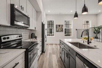 3165 Dogwood Dr in Hapeville, GA - Building Photo - Building Photo