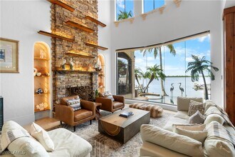 1080 Old Marco Ln in Marco Island, FL - Foto de edificio - Building Photo