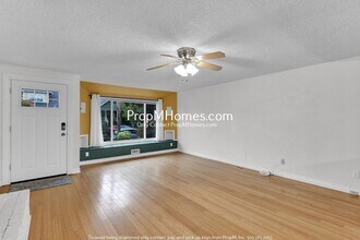 3911 SE 64th Ave in Portland, OR - Building Photo - Building Photo