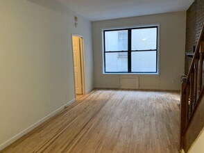 510 W End Ave in New York, NY - Building Photo - Building Photo
