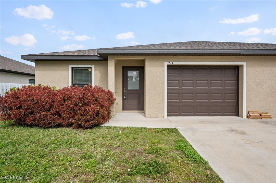 153 SE 12th Terrace in Cape Coral, FL - Foto de edificio