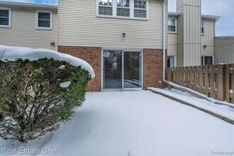 5075 Buckingham Pl Dr in Troy, MI - Building Photo - Building Photo