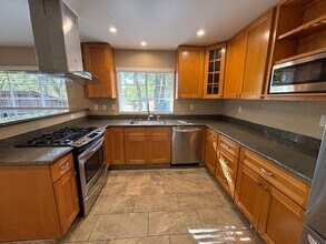 479A Gossage Ave in Petaluma, CA - Building Photo - Building Photo