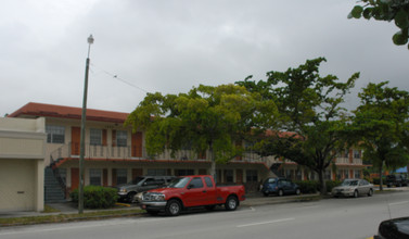 Royal Palm Apartments in Hollywood, FL - Building Photo - Building Photo