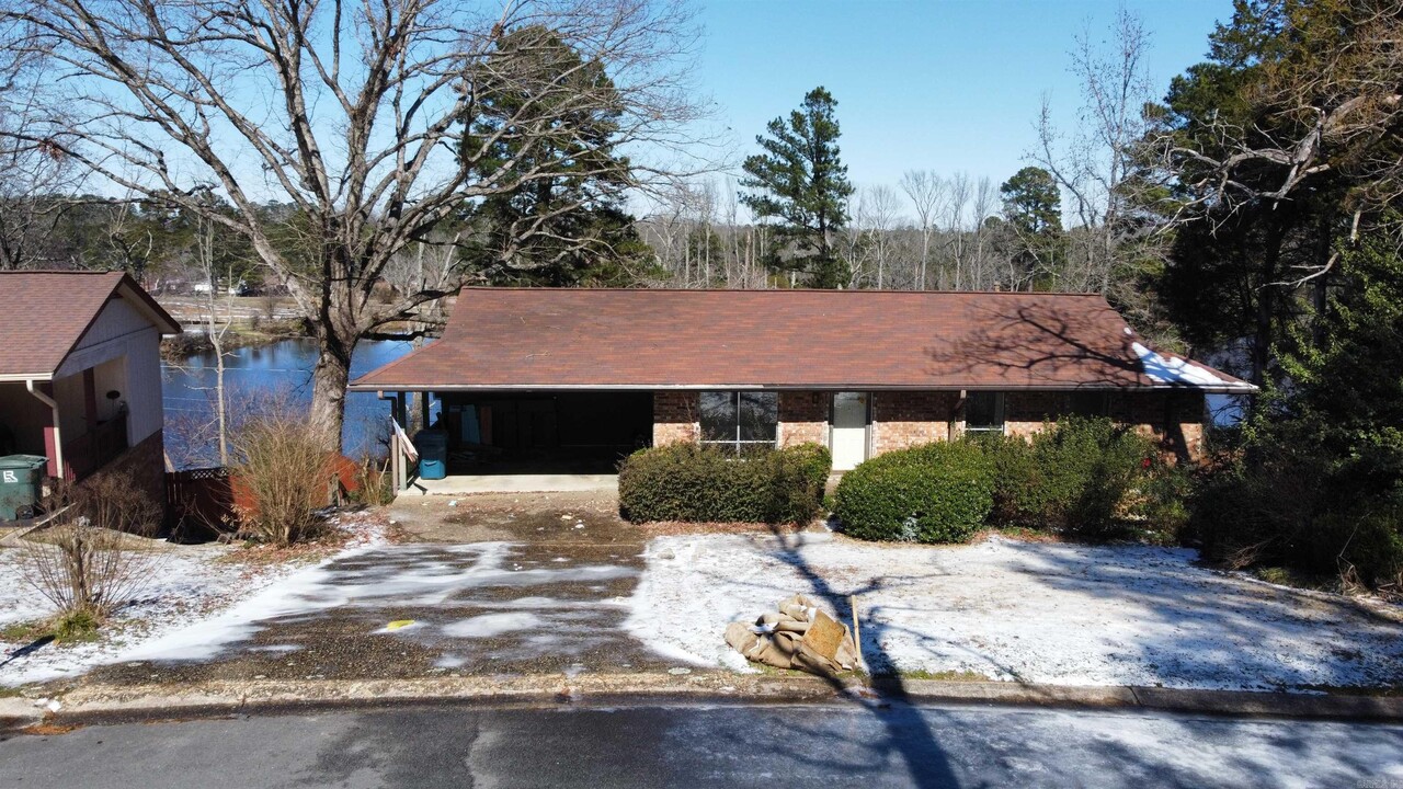 21 Lakeside Dr in Little Rock, AR - Building Photo