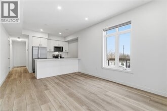 405 Myers Rd in Cambridge, ON - Building Photo - Building Photo