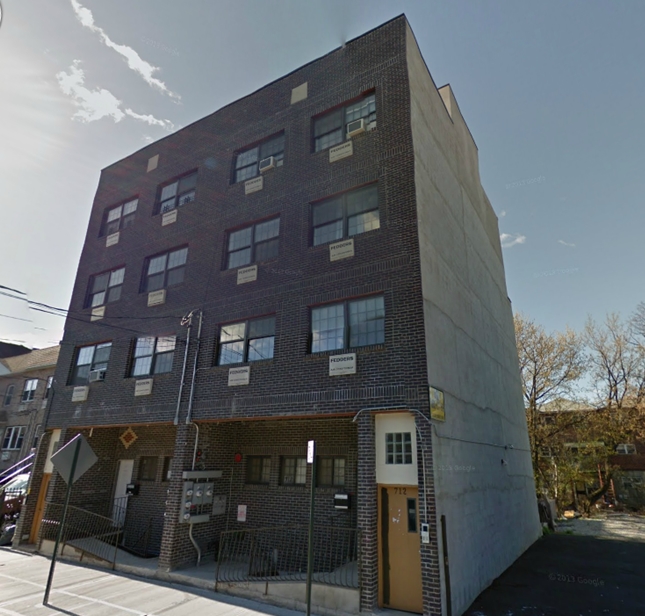 712-714 E 214th St in Bronx, NY - Building Photo