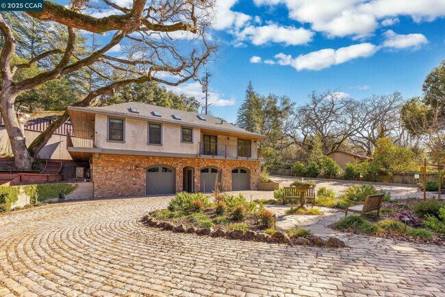 100 Moraga Way in Orinda, CA - Building Photo - Building Photo