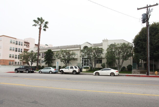 10222 Camarillo St in Toluca Lake, CA - Foto de edificio - Building Photo