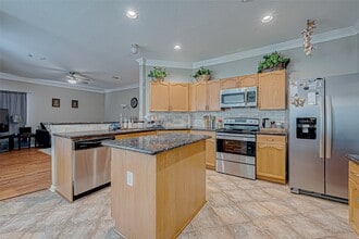 211 Rolling Plains Dr in Sugar Land, TX - Building Photo - Building Photo