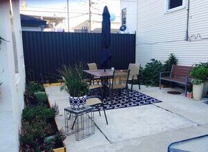 2338 N Avers Ave, Unit 2 in Chicago, IL - Foto de edificio - Building Photo