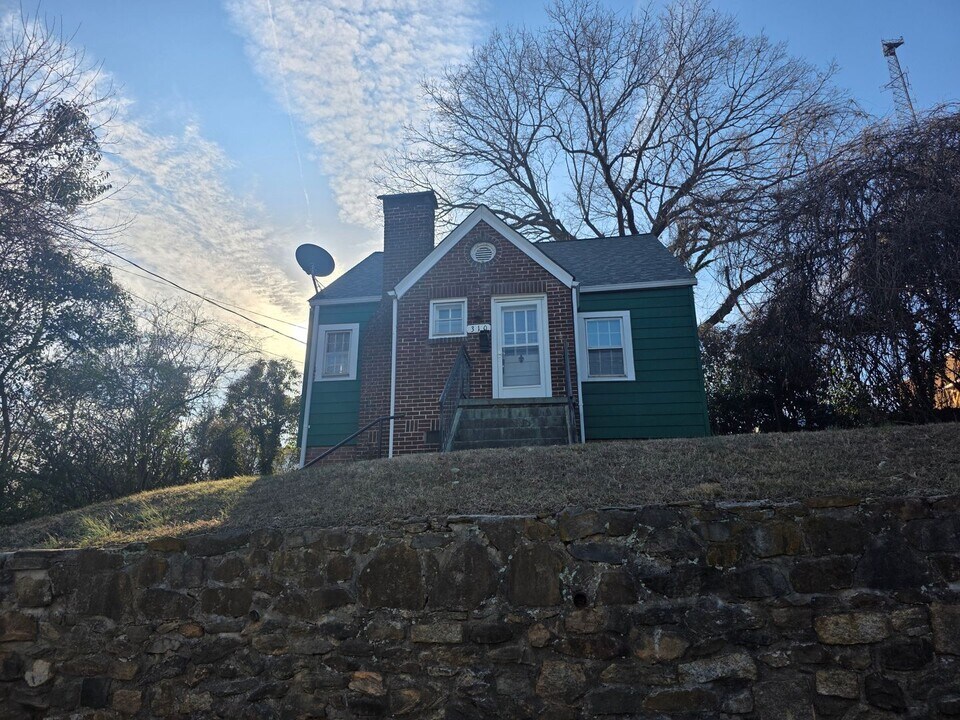 310 Spring St S in Winston-Salem, NC - Building Photo