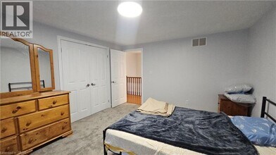 10 Doll Ct in Kitchener, ON - Building Photo - Building Photo