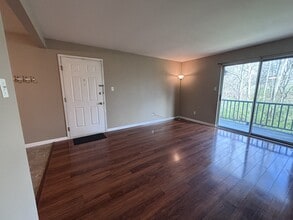 7519 Triwoods Dr, Unit F in St. Louis, MO - Building Photo - Building Photo