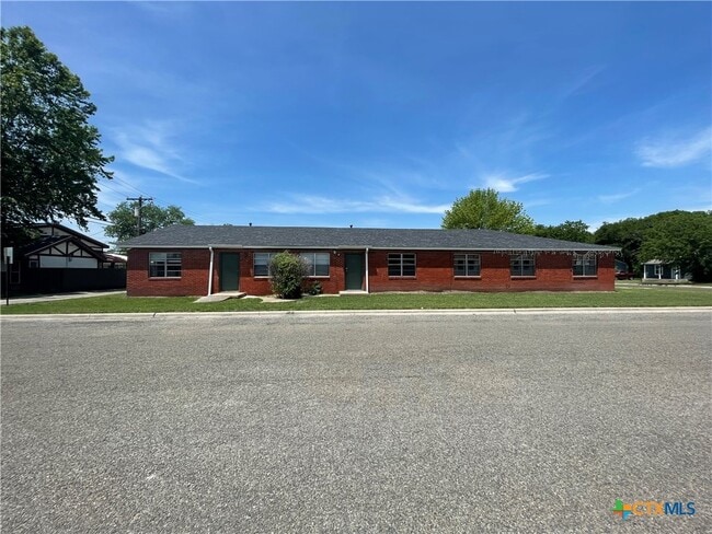 property at 305 N 7th St