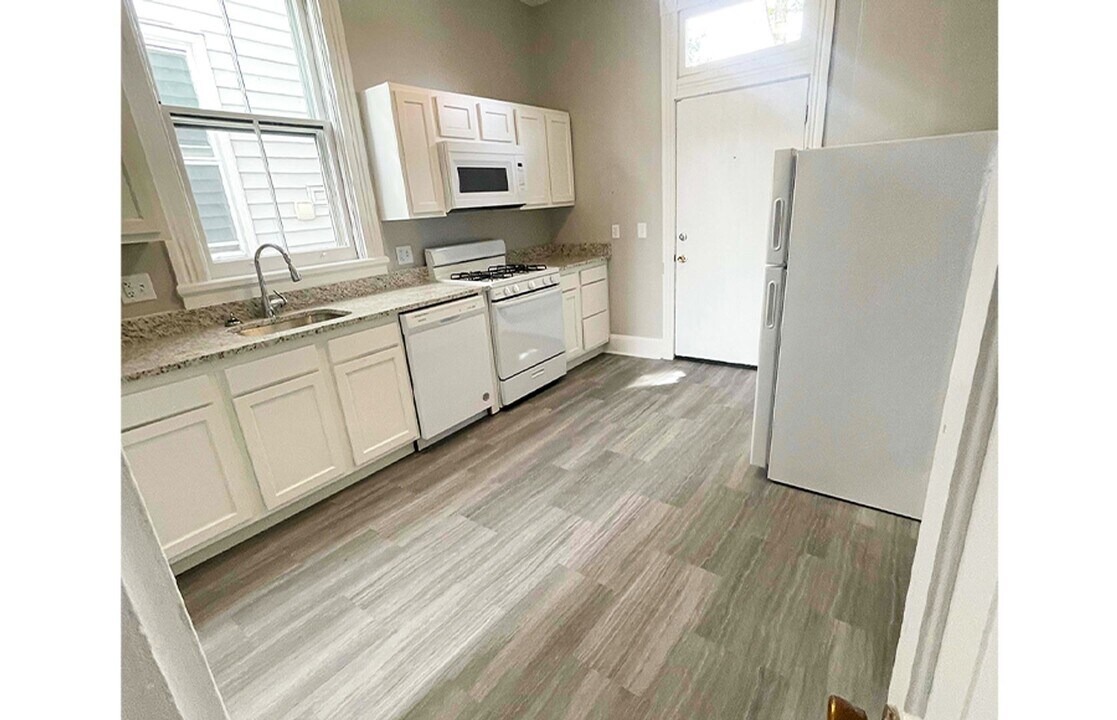 112 W Nixon St in Cincinnati, OH - Building Photo