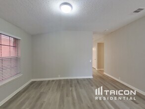 8348 Orleans Ln in Fort Worth, TX - Building Photo - Building Photo