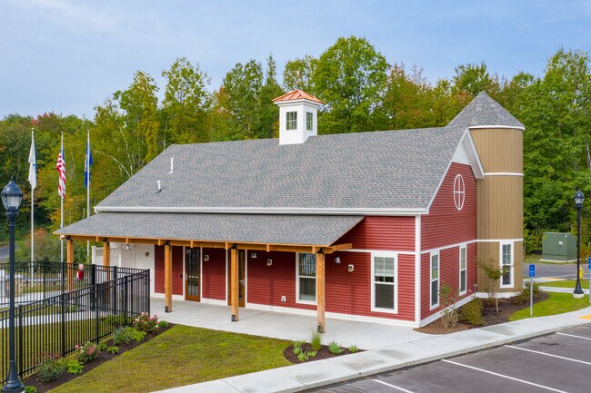 The Thomas Apartments in Somersworth, NH - Foto de edificio - Building Photo
