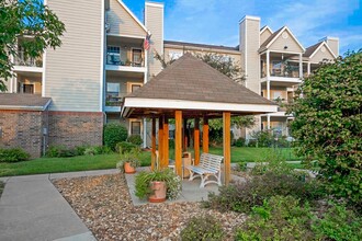 Cobblestone Village in Springfield, MO - Foto de edificio - Building Photo