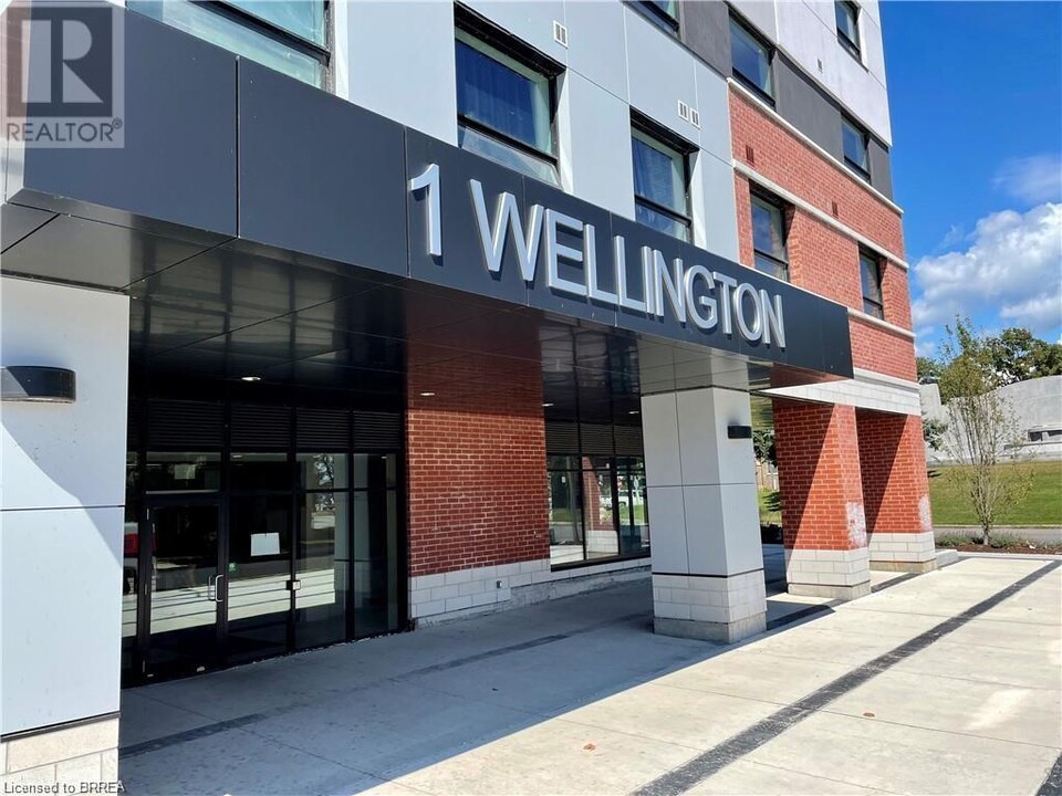 1 Wellington St in Brantford, ON - Building Photo