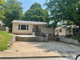 328 S Duncan Ave in Fayetteville, AR - Building Photo