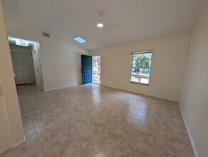 52 Saint Johanna Dr in Oviedo, FL - Foto de edificio - Building Photo