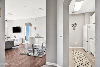 7801 Point Meadows Dr in Jacksonville, FL - Foto de edificio - Building Photo