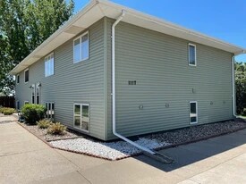 1117 Expansion Dr, Unit 3 in Hazen, ND - Building Photo