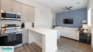 8200 W Encanto Blvd in Phoenix, AZ - Building Photo - Building Photo