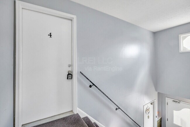 3325 Breckenridge Ln in Louisville, KY - Building Photo - Building Photo