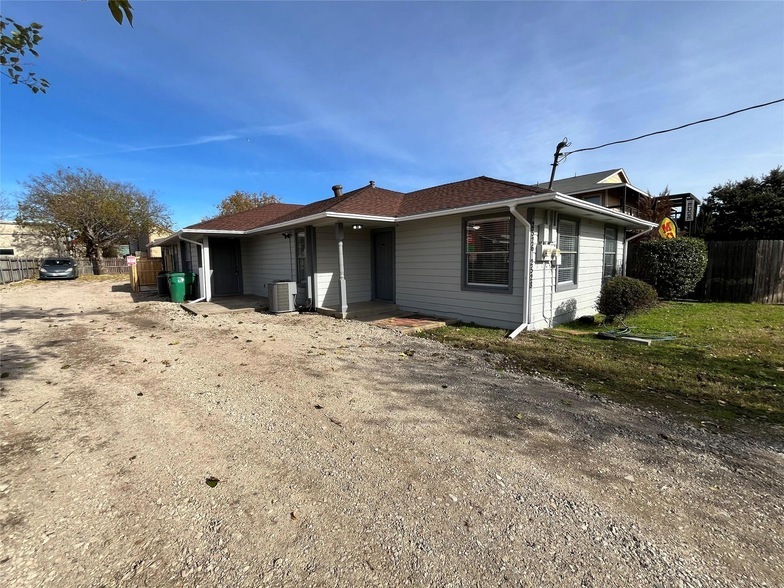 2526 Louise St, Unit 37-559 in Denton, TX - Building Photo