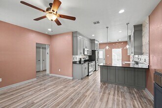 2071 Hornsby in Spring Branch, TX - Building Photo - Building Photo