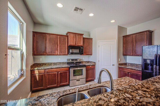25392 W Carson Dr in Buckeye, AZ - Building Photo - Building Photo