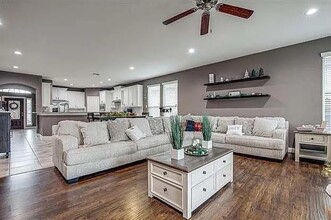 555 Bassett Hall Rd in Royse City, TX - Foto de edificio - Building Photo
