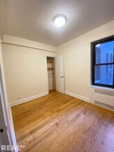 141 E 56th St in New York, NY - Foto de edificio - Building Photo