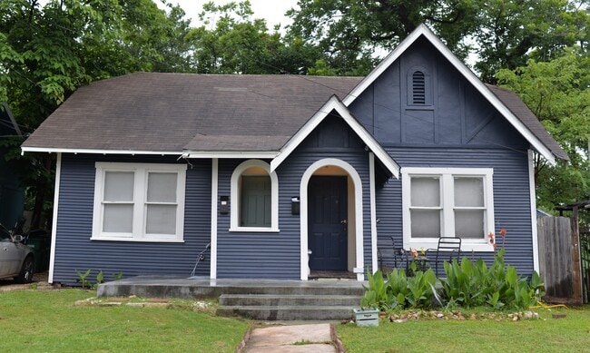 property at 818 W Lynwood Ave