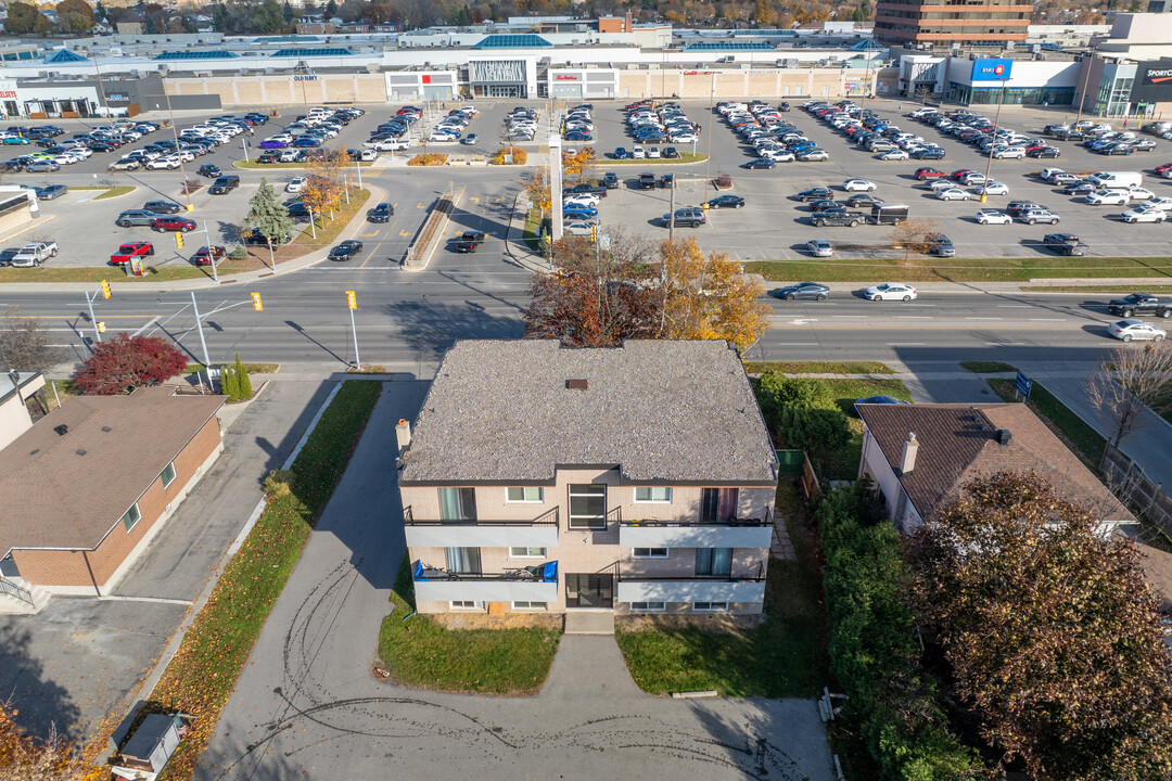 124 Stevenson Rd S in Oshawa, ON - Building Photo