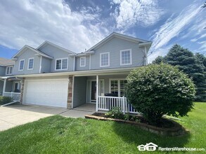 2100 Meadow Chase Ln in Des Moines, IA - Building Photo - Building Photo