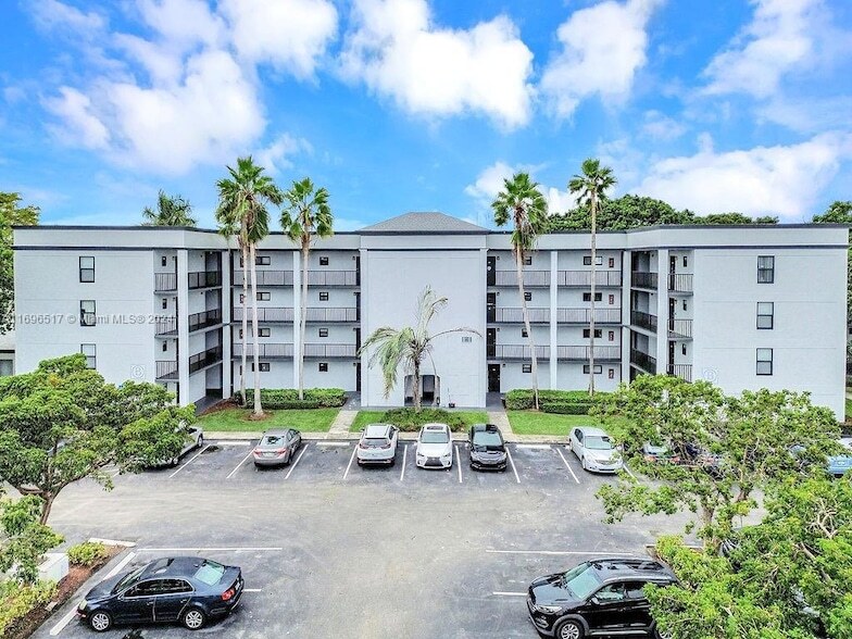 7550 Stirling Rd, Unit V219 in Hollywood, FL - Building Photo