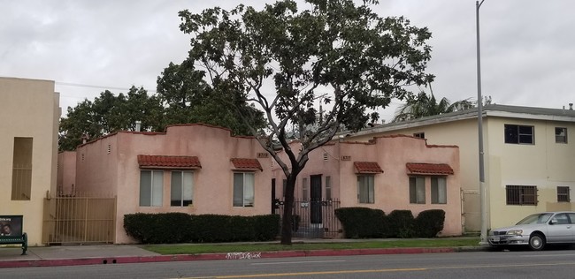 8717 S Central Ave in Los Angeles, CA - Building Photo - Building Photo