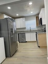 5261 NW 1st St in Miami, FL - Building Photo