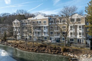 Ponside Village in White Plains, NY - Building Photo