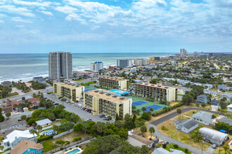 Vantage Pointe in Daytona Beach, FL - Foto de edificio - Building Photo